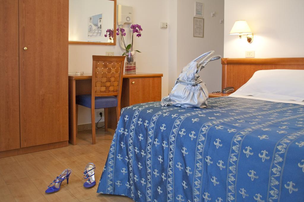 Hotel Mon Pays Riccione Bilik gambar
